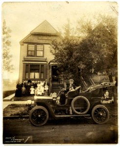 Proud Chicago family and their c1908 Maxwell-Briscoe Model H photo