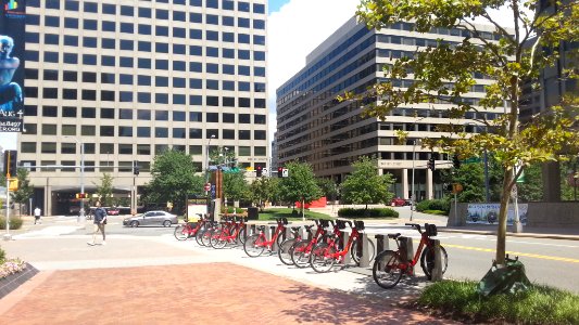 Crystal City Metro / 18th & Bell St