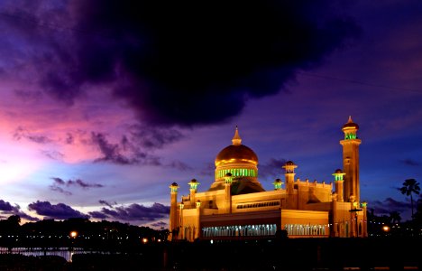 Sultan Omar Ali Saifuddin Mosque. Brunei. photo