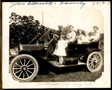 John Albrecht and family in Halladay automobile, August 1910 photo