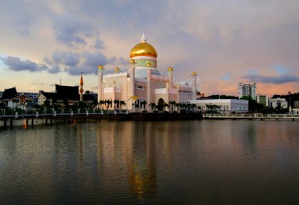 Sultan Omar Ali Saifuddin Mosque. Brunei. photo
