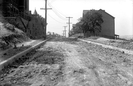 Augusta Street from Rutledge-Street-looking-south.-Shows-the-rear-of-Luckey-Public-School-1908