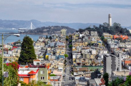 Lombard St and Coilt Tower.SF photo