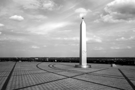Halde Hoheward: Obelisk photo