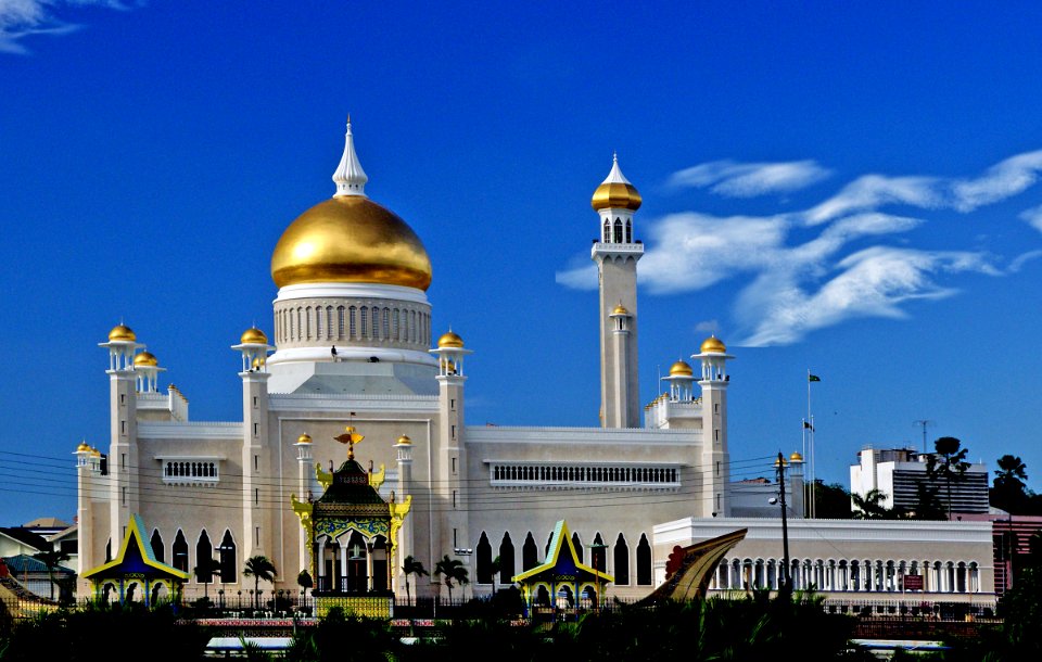 Sultan Omar Ali Saifuddien Mosque photo