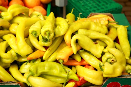 Etalage de fruits et légumes photo