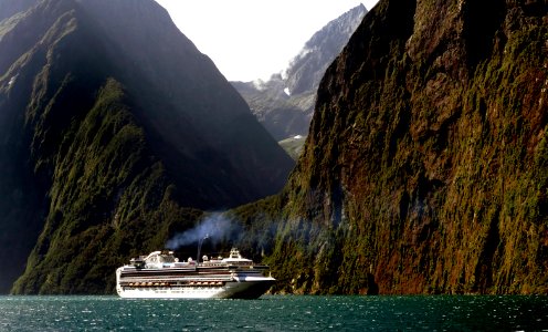 Cruising Milford Sound. Daimond Princess.