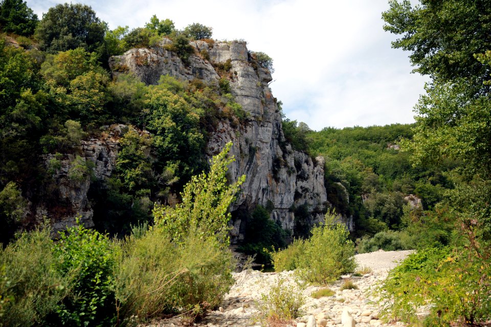 Le long de la rivière La Beaume photo