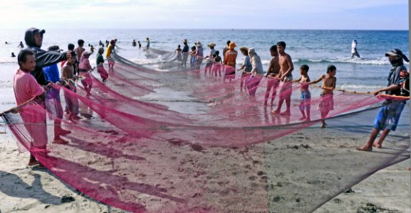 Fishermen Currimao Beach.Ilocos Norte. photo