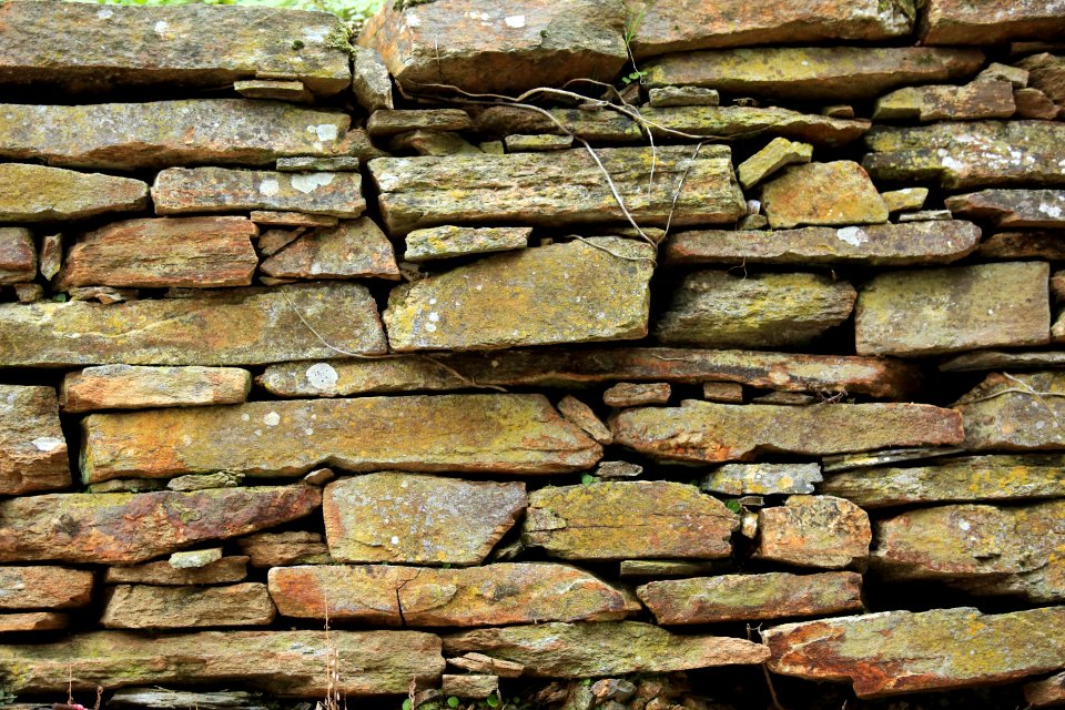 Détail d'une construction en pierres sèches.