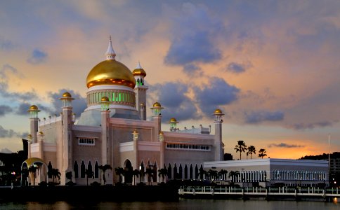 Brunei.Sultan Omar Ali Saifuddin Mosque photo