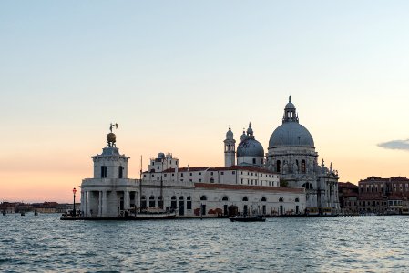 Punta della Dogana und La Salute