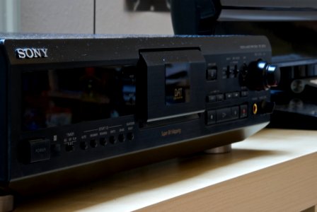 Sony DTC-ZE700 (DAT Recorder)