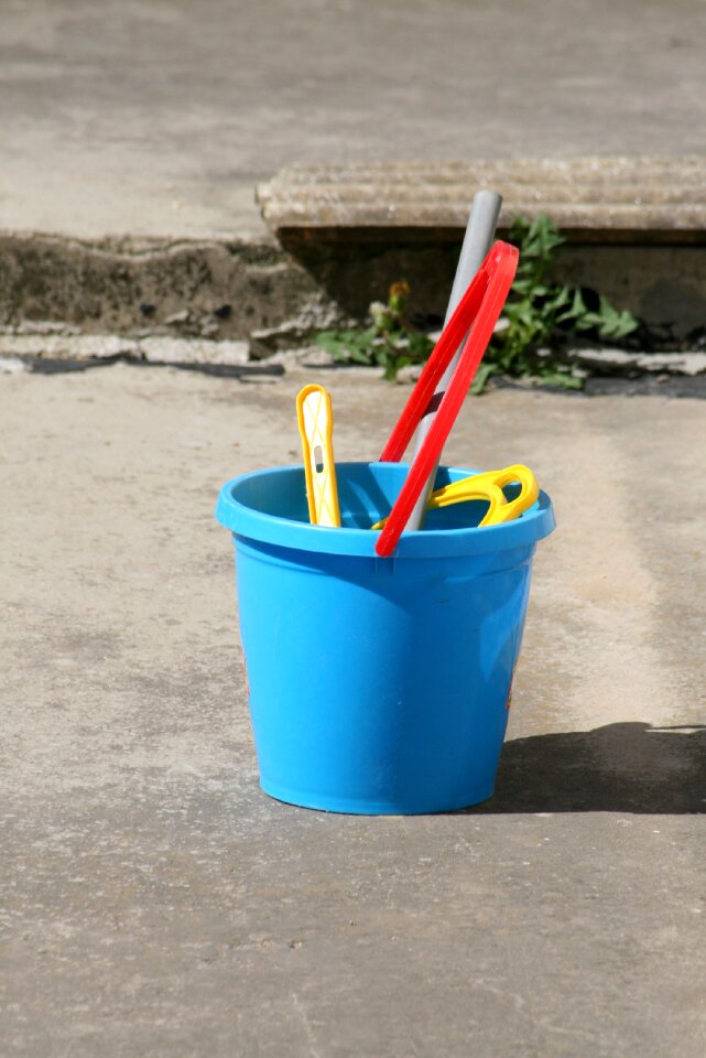 Child's play bucket kid