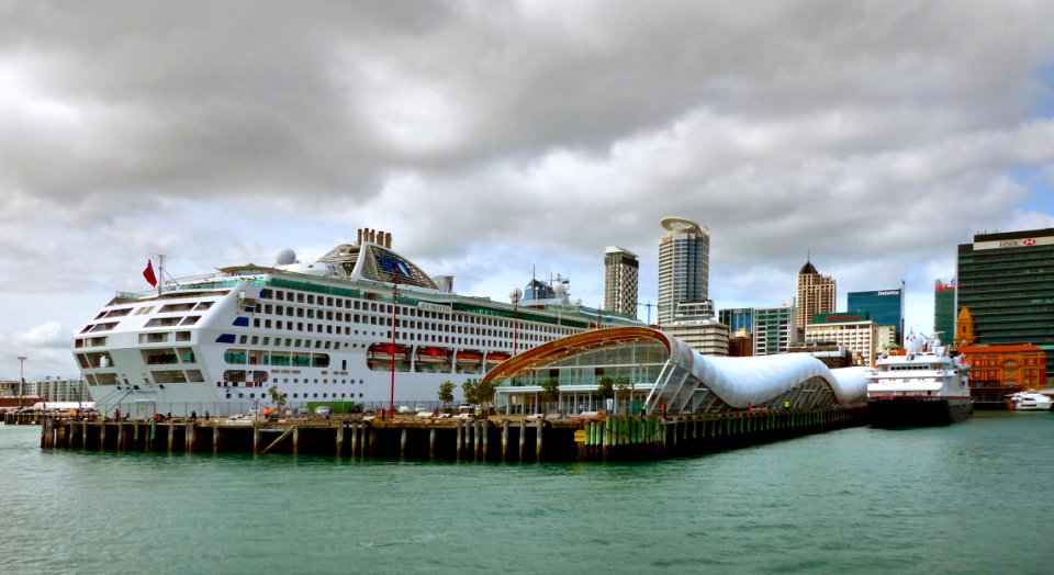 Ports of Auckland NZ (Sun Princess))