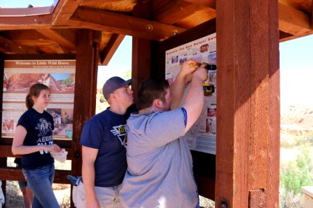 Volunteers clean up Little Wildhorse Canyon photo