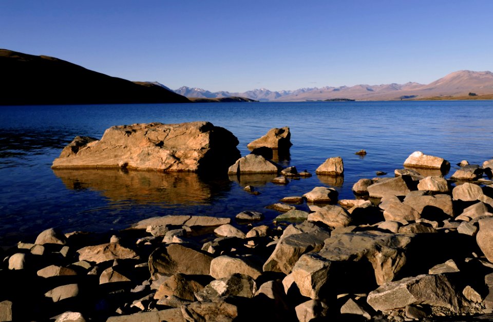 Rocky shore. Lake Tekapo. NZ