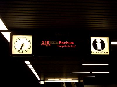 6h34 - Bochum Schauspielhaus U-Bahnstation photo
