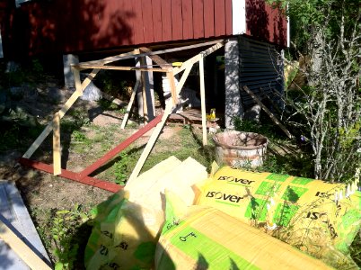 Stugbygge dag 5 - virkesförråd