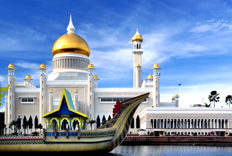 Sultan Omar Ali Saifuddien Mosque photo