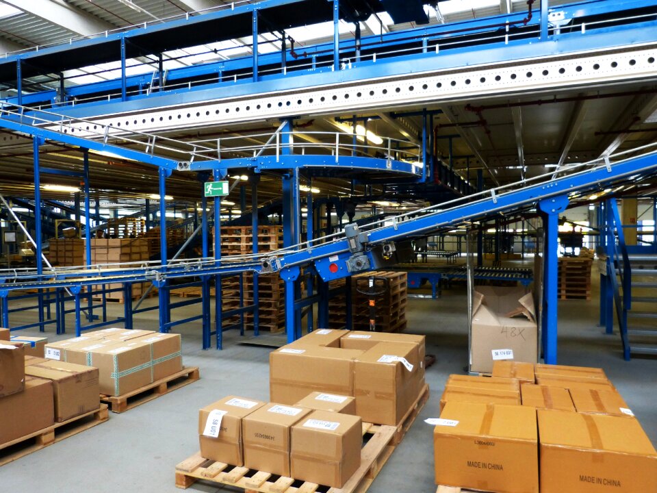 Shipping crane cargo