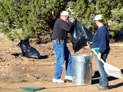 Volunteer lead NPLD clean-up near Dameron Valley