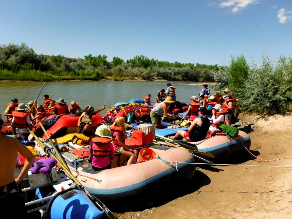 Navajo youth learn about natural resources at the Earth Wind and Stars Camp near Monticello. Photo by 4 Corners School.