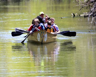 Canoe returning photo