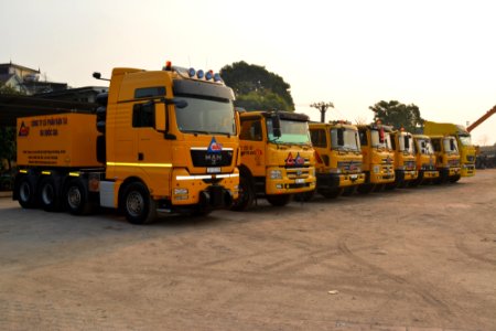 đầu kéo . tractor truck