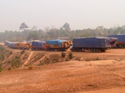 Đầu kéo vận chuyển gỗ