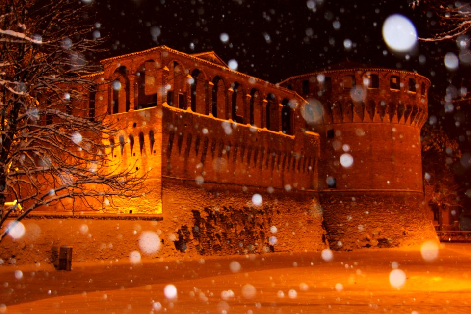 Scende la neve sulla rocca