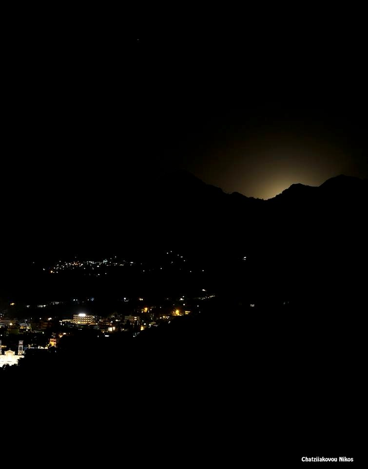 Fool moon over Karlovasi
