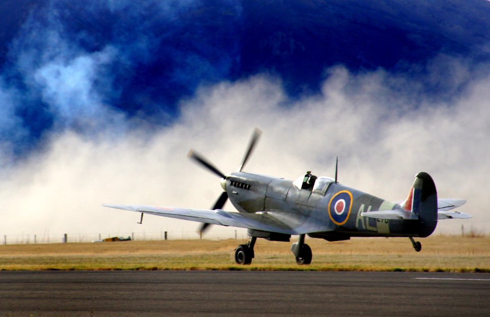 Supermarine Spitfire Mk IXc PV270 photo