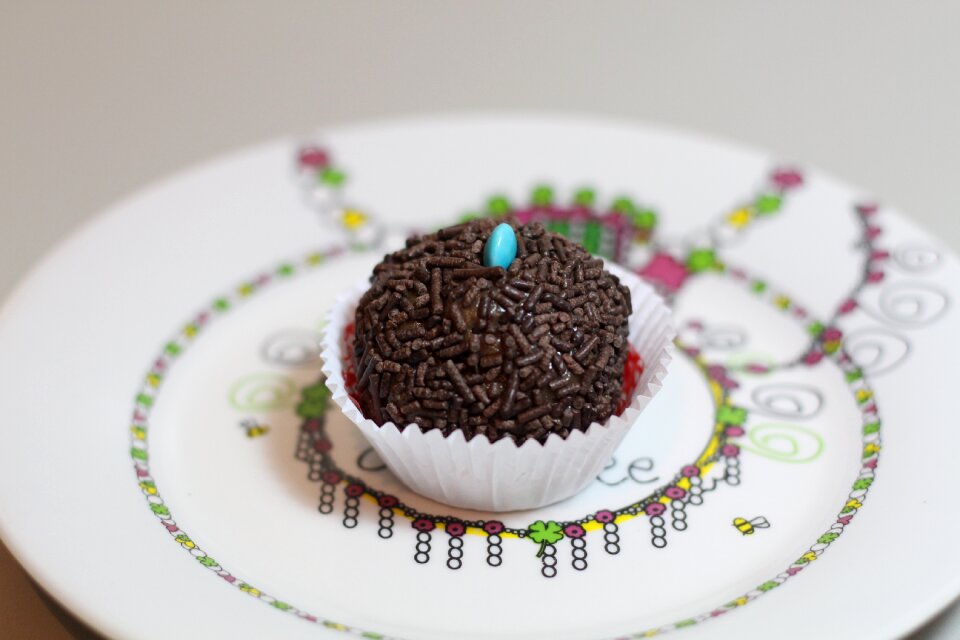 Chocolate grainy bonbon