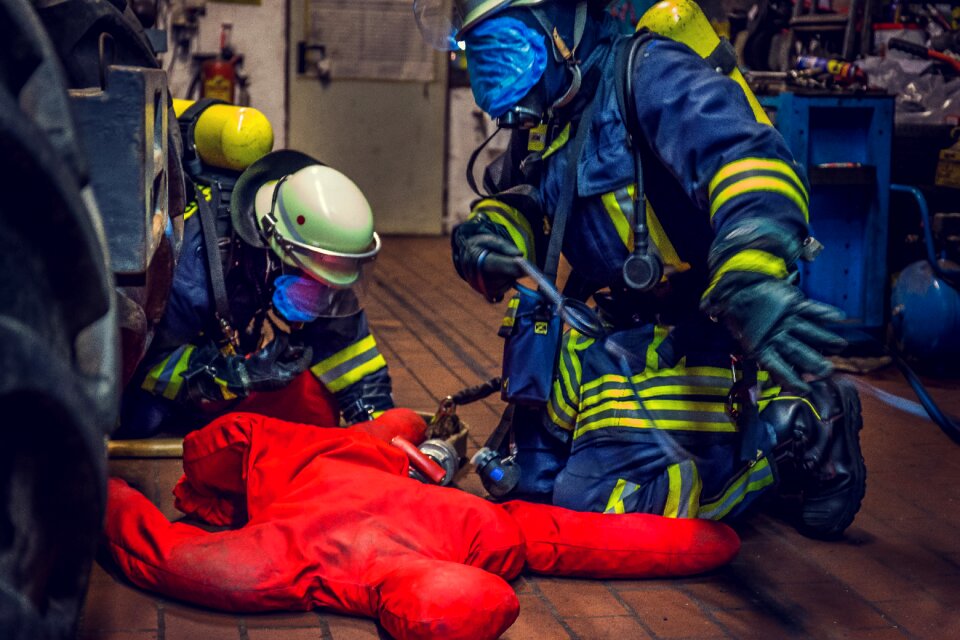 Fire fighting equipment breathing apparatus