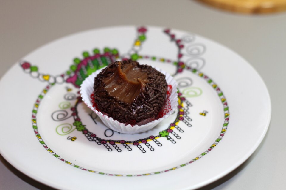 Chocolate grainy bonbon
