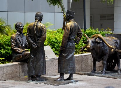The River Merchant Sculpture. Singapore. photo