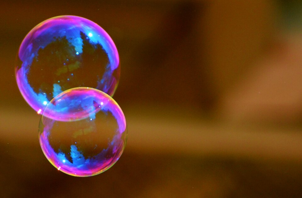 Soapy water make soap bubbles float