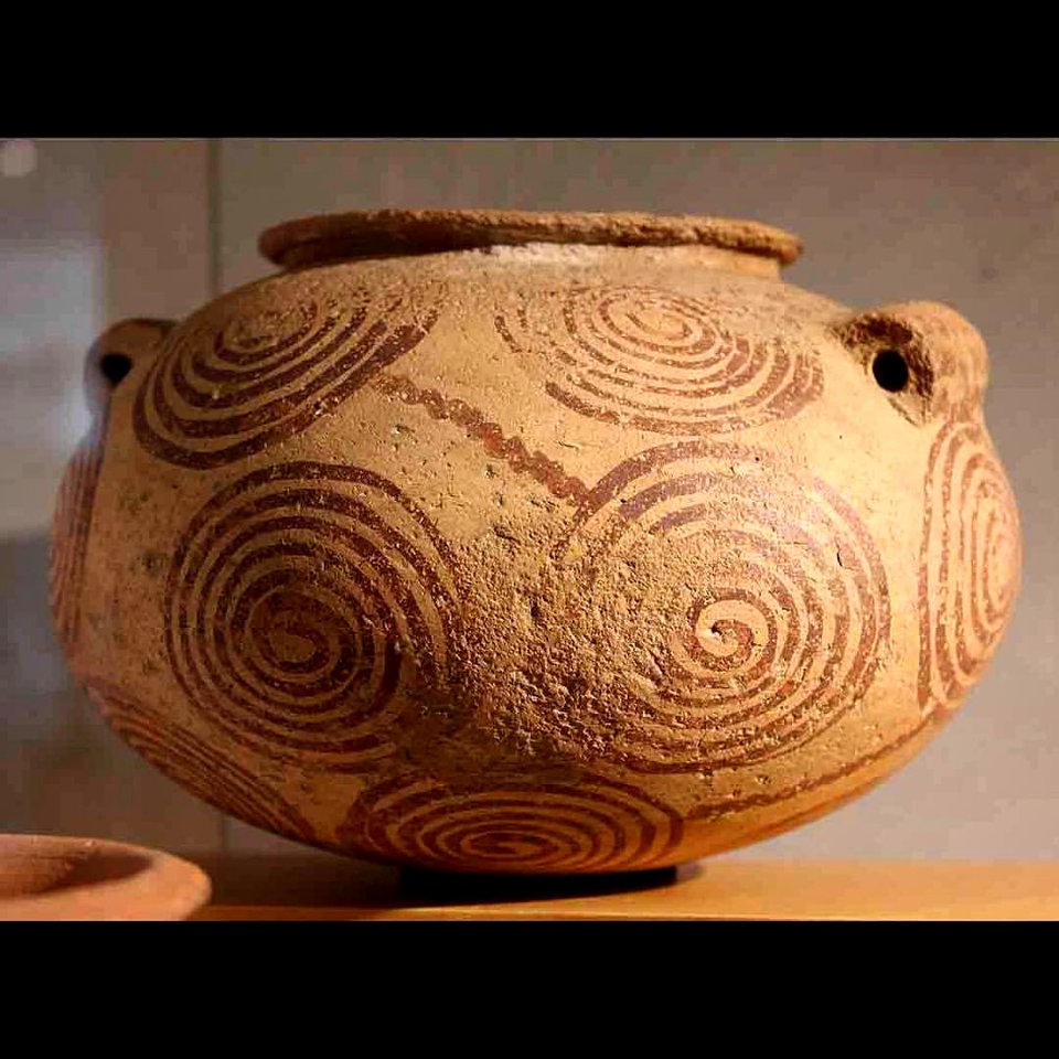 Vessel from Naqada II  3500-3200 BC  The perforated tubular handles are characteristic of this cultural period.  @Museu Egipci  #Barcelona #Predynastic
