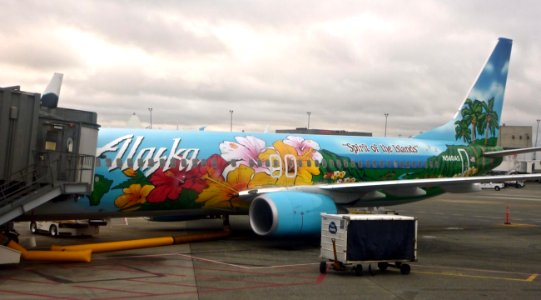 Alaska Airlines Boeing 737-800 "Spirit of the Islands" (N560AS) at Seattle-Tacoma International Airport