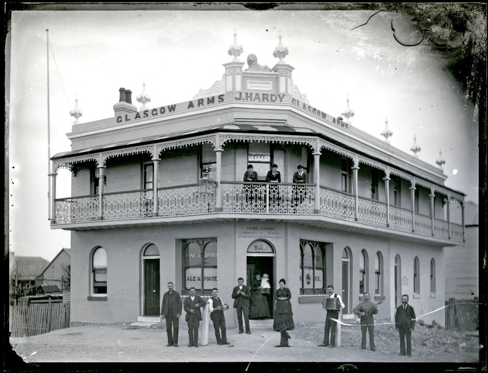 Glasgow Arms Hotel, corner of Young Street and Cowper Street South, Carrington, NSW [c. October 1885]