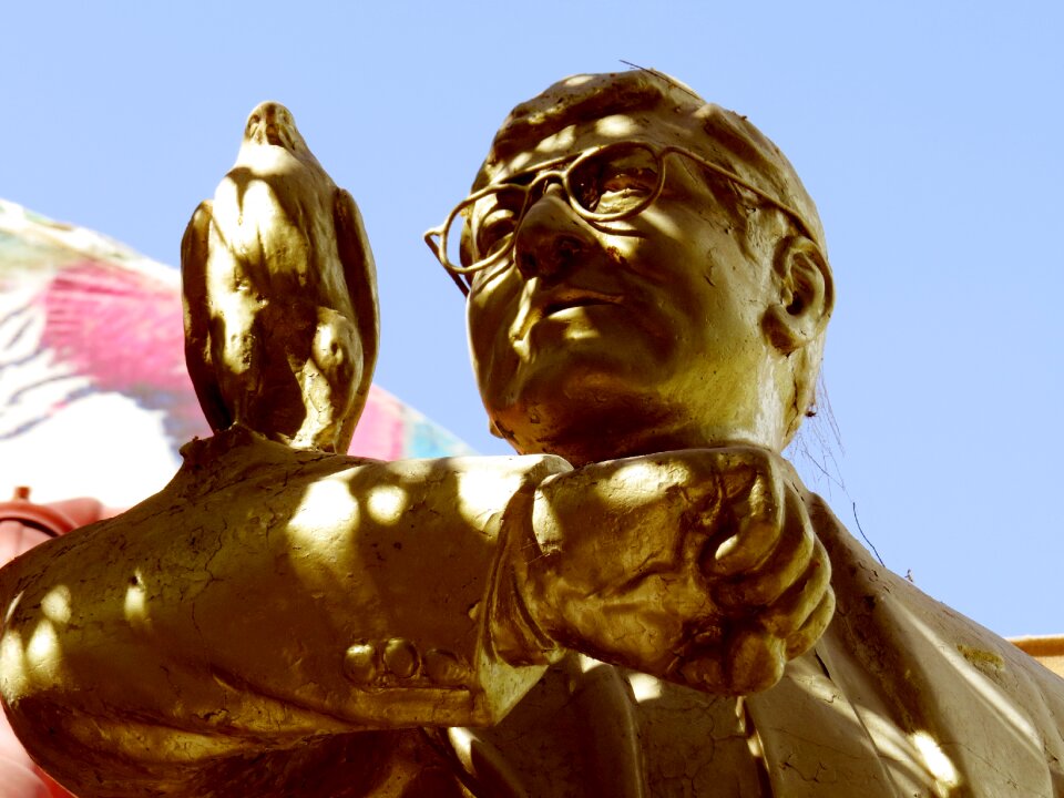 Sculpture reflection monument