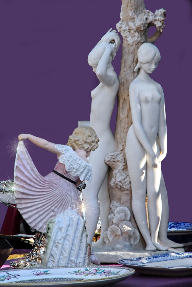 Statue plate dancer