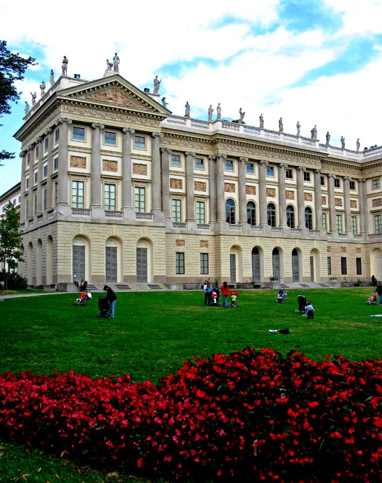 Art and Roses in Milan, Italy