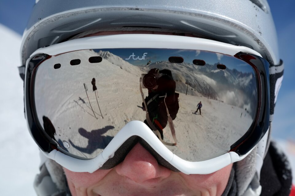 Mirror skier ski run
