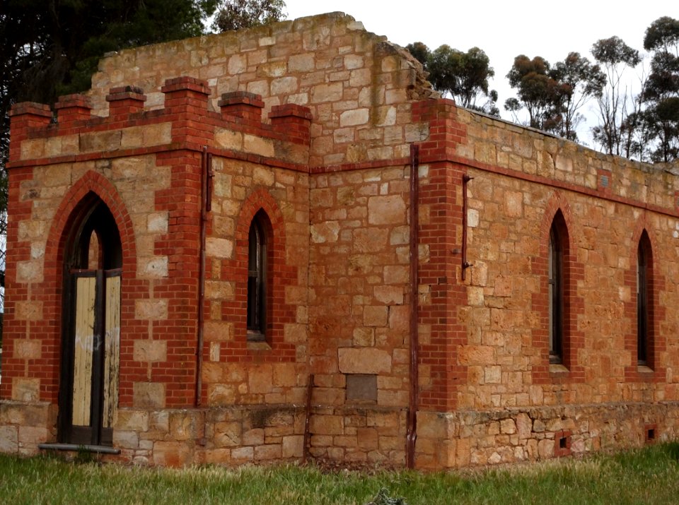 Caowie Belt near Jamestown. The ruins of the 1918 built stpne Baptist Church. Now used for farm storage.