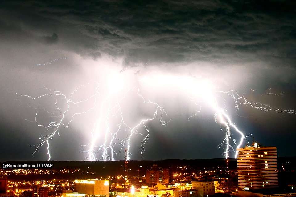 Tempestade de Raios/Thunderstorm