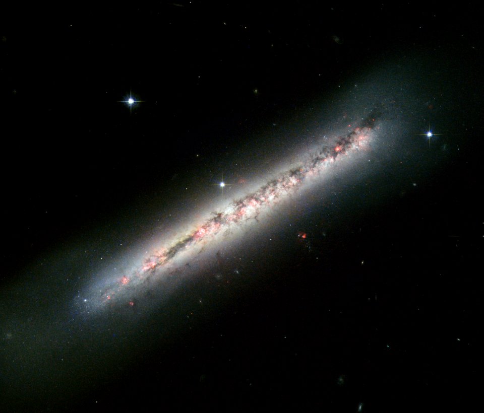 Glowing gas and dark dust in a side-on spiral