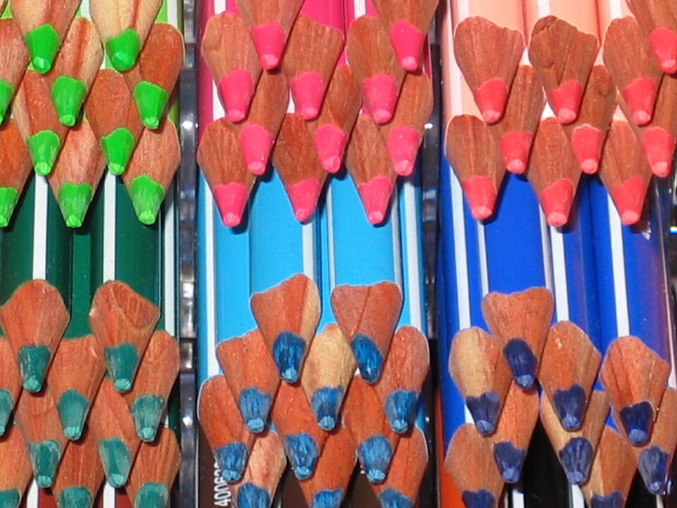 Color pointed crayons