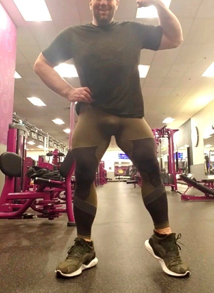 #fourway333 #spandex #lycra #elastane #runningtights #compressiontights #meggings #spandexguy #fitness #realmenweartights #gaylycra #fitnessmotivation #gymtights #gymleggings #gymselfie #gayspandex #meninlycra #athleticbody #workoutgear #training  #menins